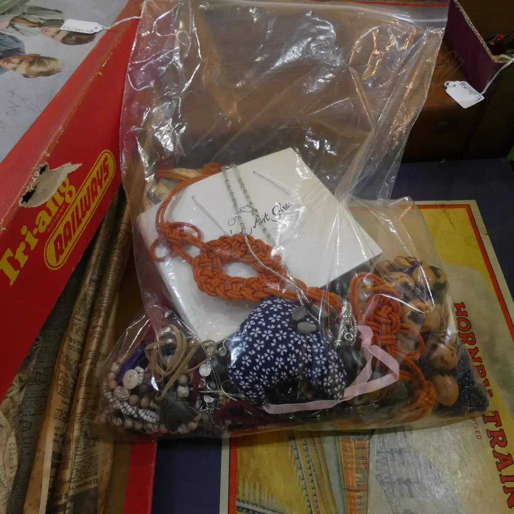BAG ASST. COSTUME JEWELLERY Image 1++