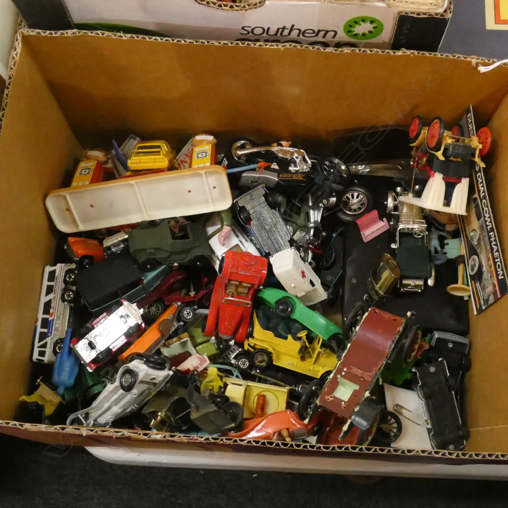 BOX LOT ASST. MINI MODEL CARS Image 1++