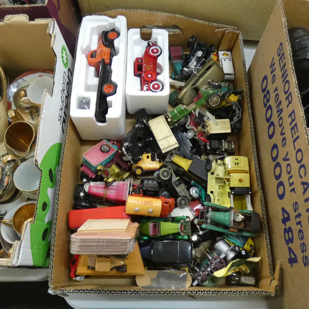 BOX LOT ASST. MODEL CARS Image 1++