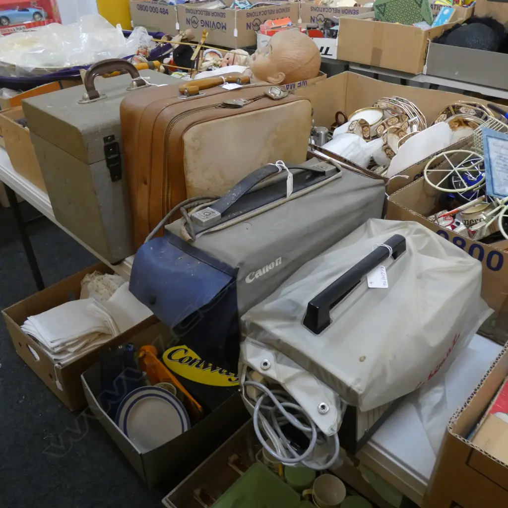 4 VINTAGE FILM CAMERAS / RECORDERS ETC Image 1++