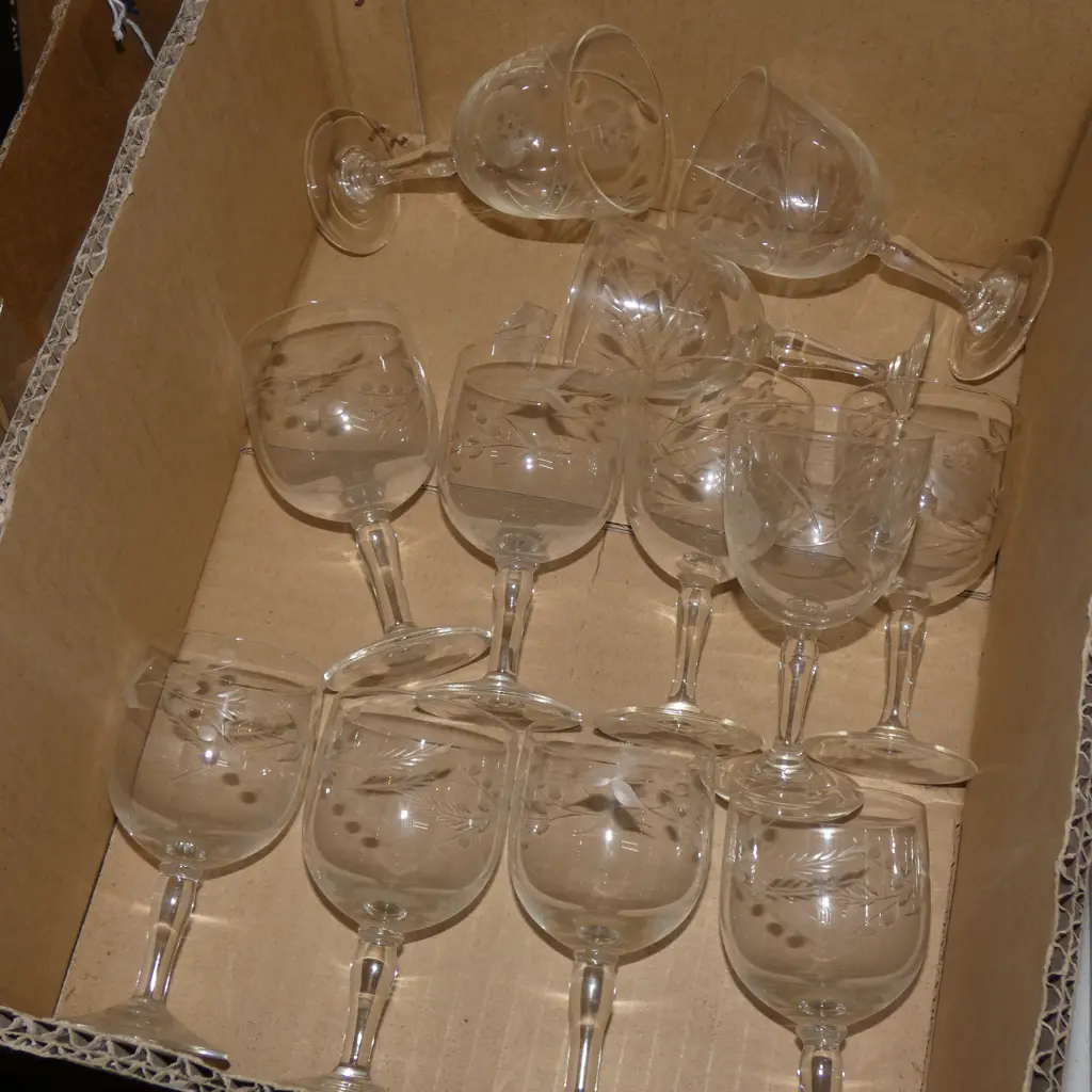 BOX GLASSES; 2 SETS 6 ETCHED WINE GLASSES Image 1++