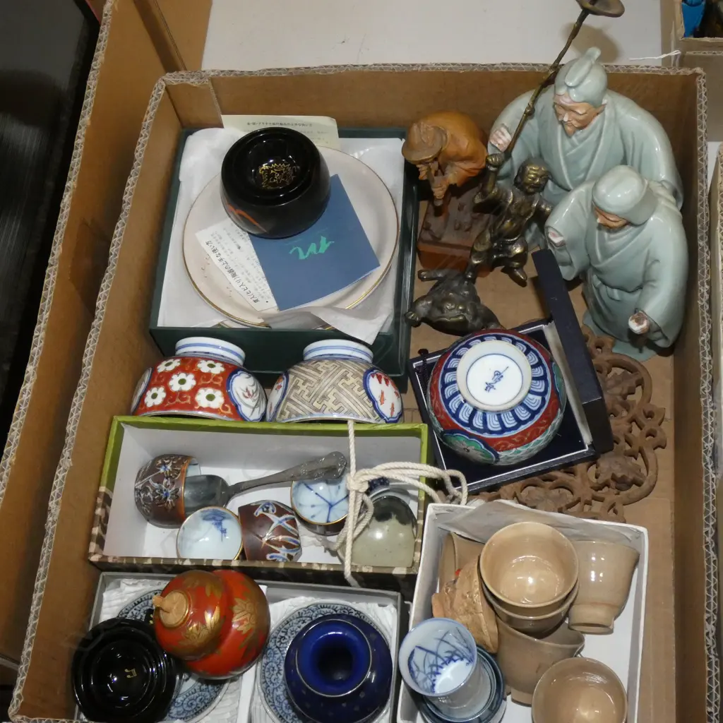 BOX LOT ASST. JAPANESE CERAMICS, FIGURINES ETC Image 1++