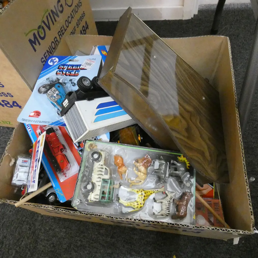 BOX LOT ASST. VINTAGE TOYS; PIANO ETC Image 1++