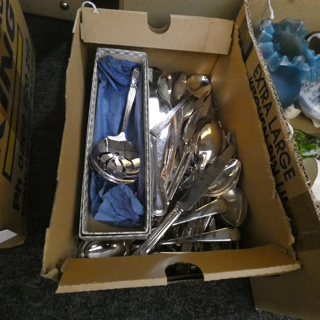 BOX LOT SILVER PLATE CUTLERY  Image 1++