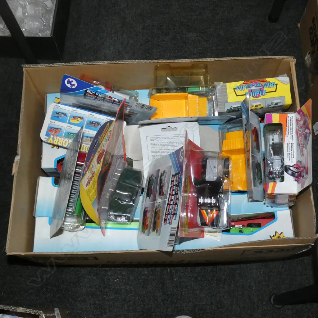 BOX LOT ASST. BOXED MODEL CARS Image 1++
