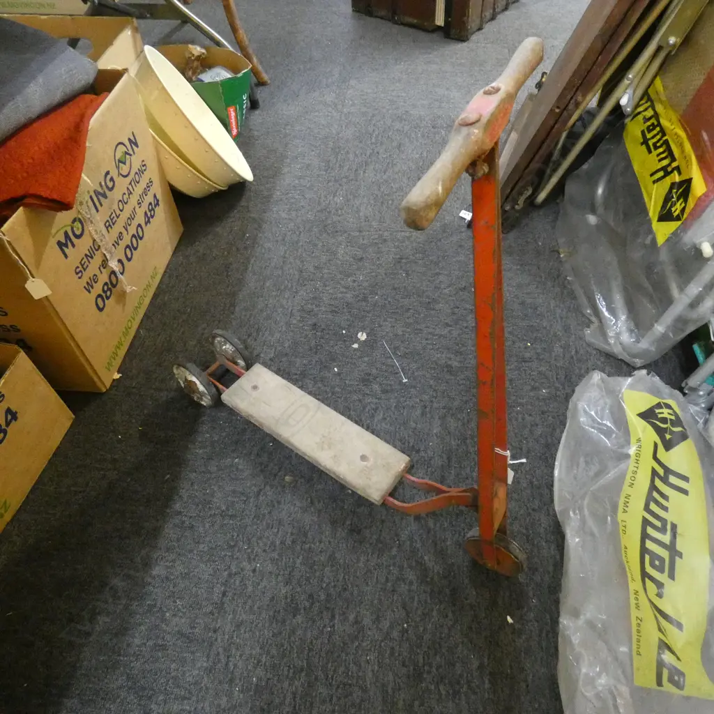 SM VINTAGE SCOOTER - RED METAL FRAME / WOODEN PLATFORM Image 1++