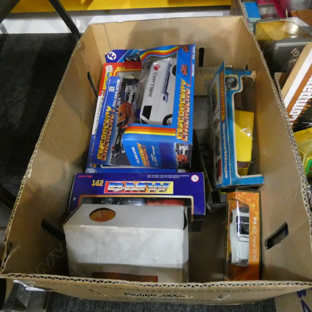 BOX LOT ASST. BOXED MODEL CARS Image 1++