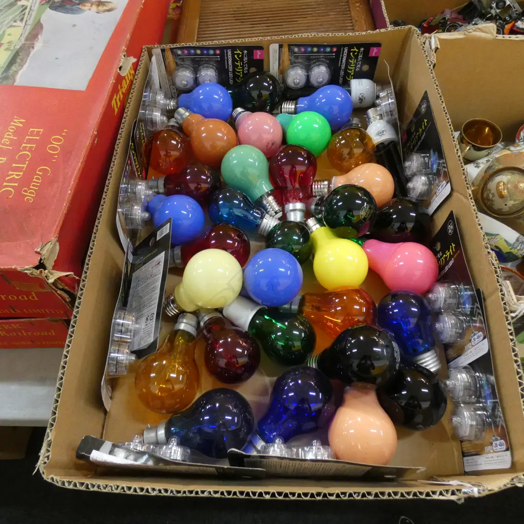 30 COLORED LIGHT BULBS BAYONET AND EDISON INCL. 2 BLACK LIGHTS Image 1++