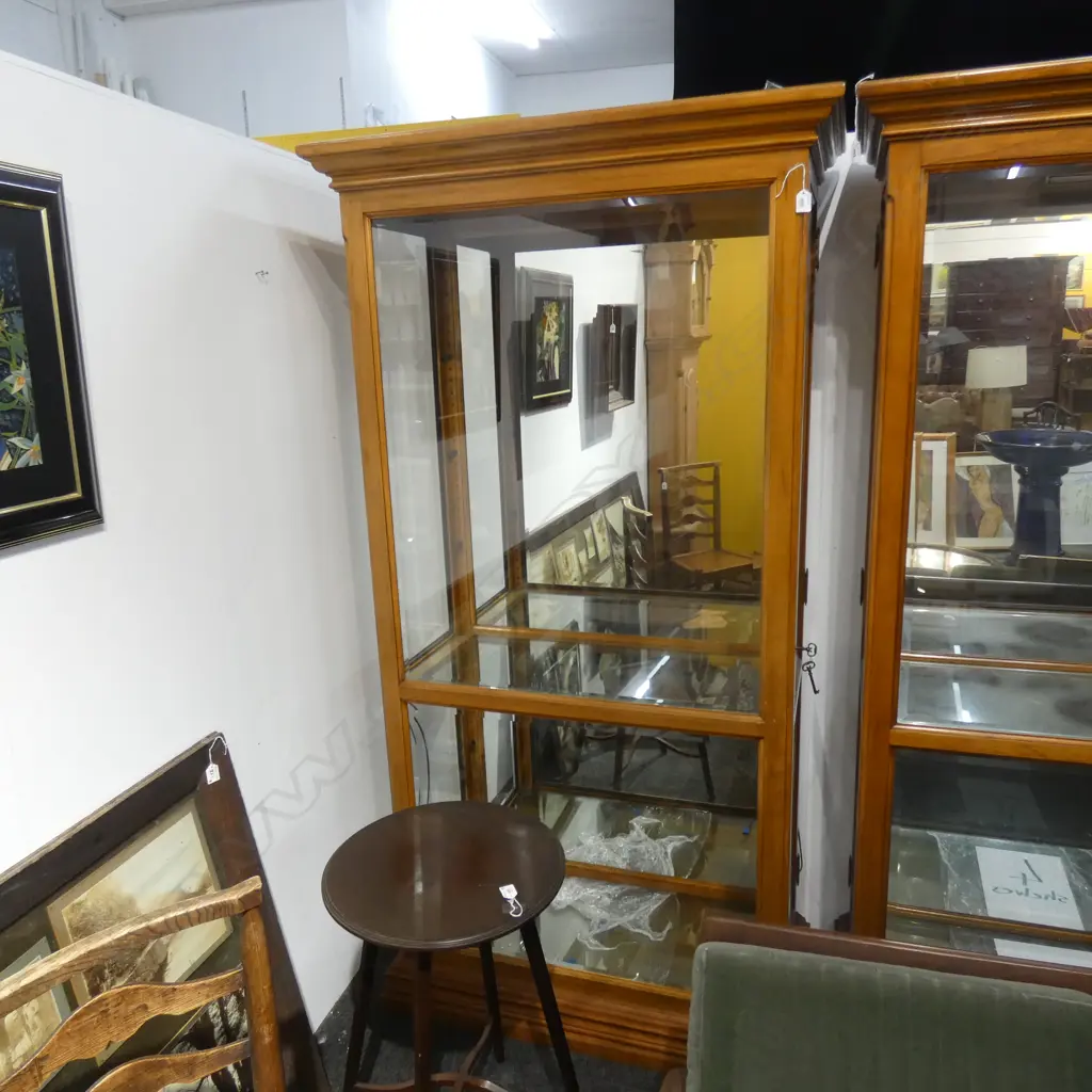 DISPLAY CABINET... Image 1++