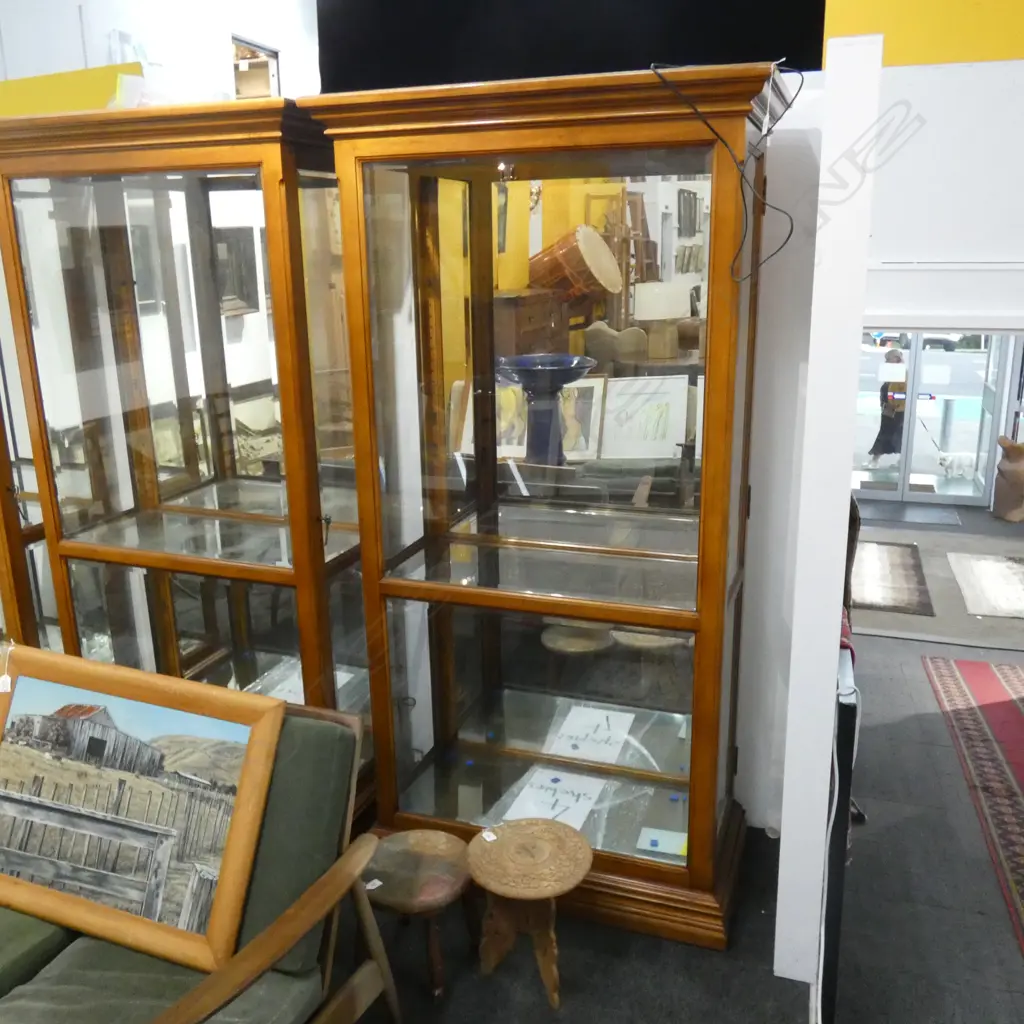 DISPLAY CABINET... Image 1++