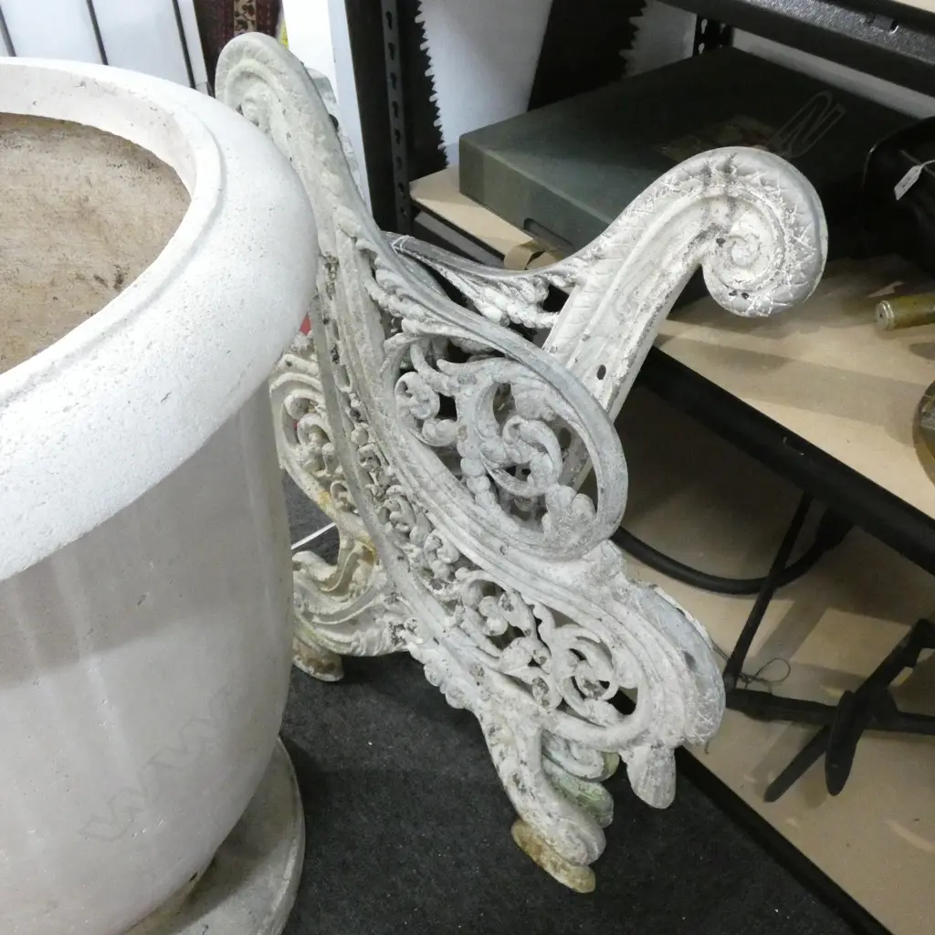 PR VINTAGE WHITE PAINTED METAL BENCH ENDS H.800mm Image 1++