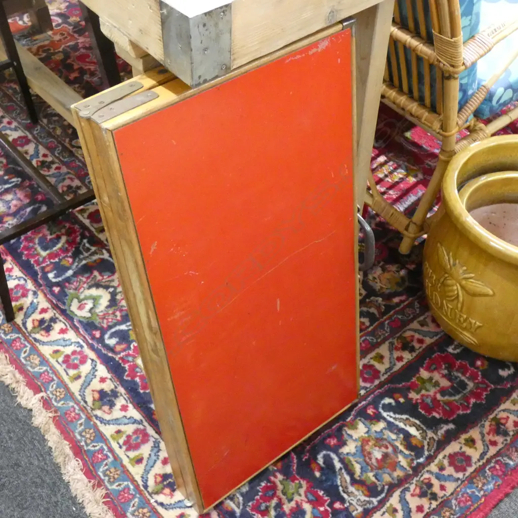 RED FOLDING CARD OR PICNIC TABLE  Image 1++