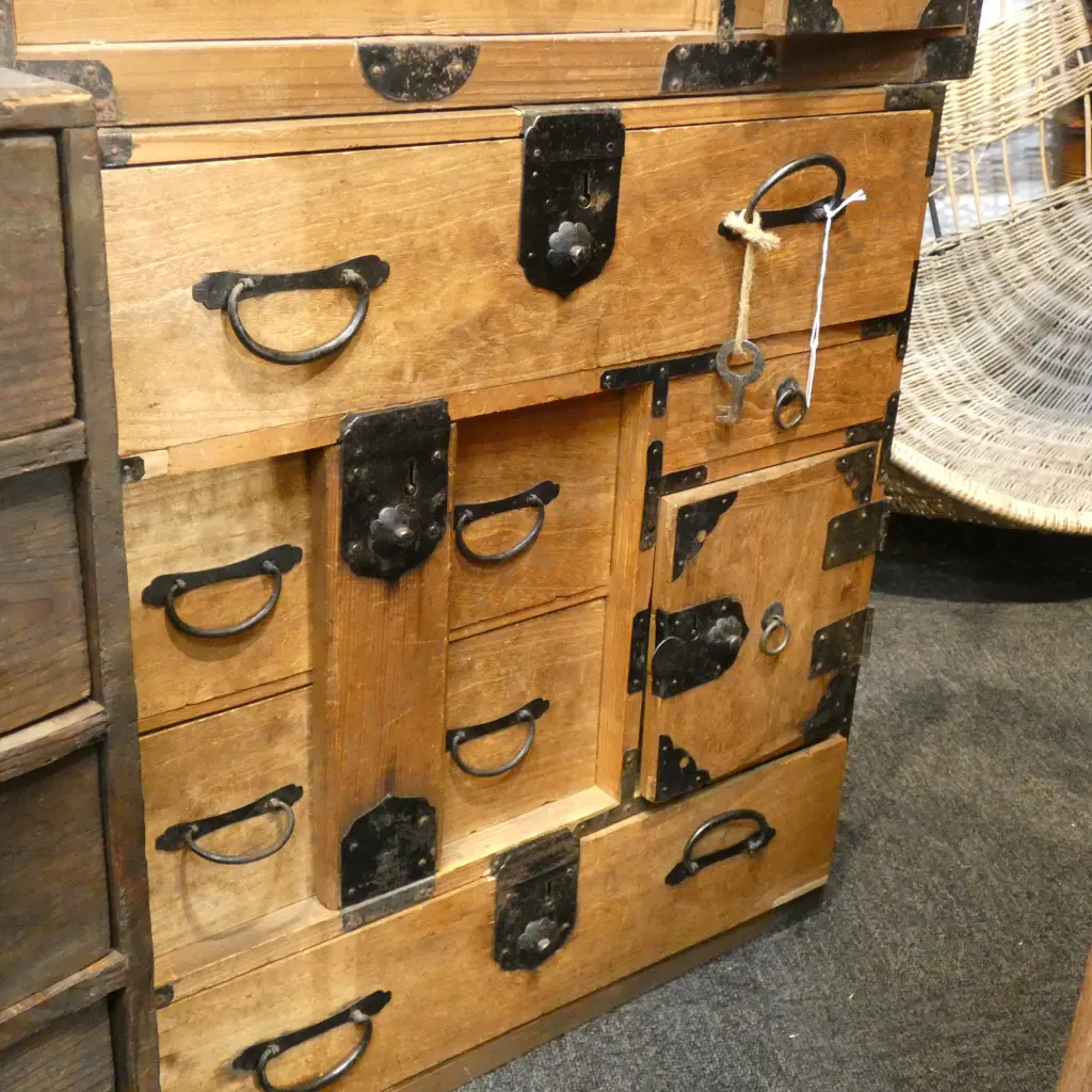 OLD JAPANESE SMALL TANSU CHEST 7-DRAWER (2 BEHIND CUPBOARD) W KEY Image 1++