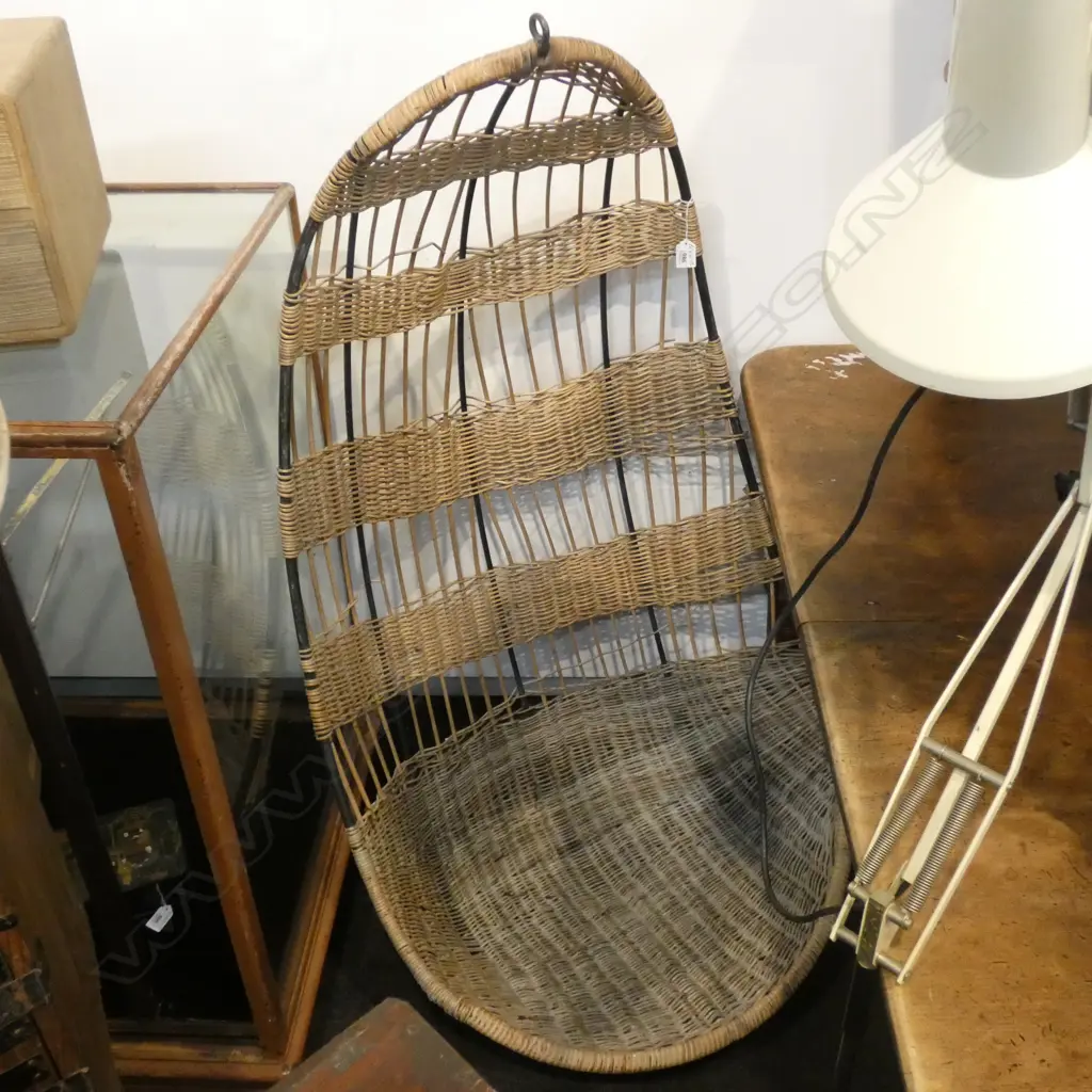 VINTAGE CANE HANGING EGG CHAIR Image 1++