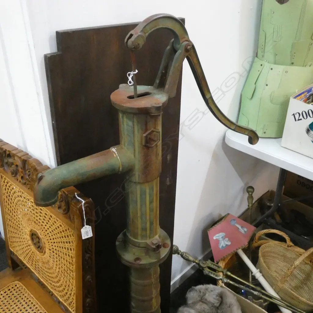CAST IRON ANTIQUE WATER PUMP H. 1310MM Image 1++