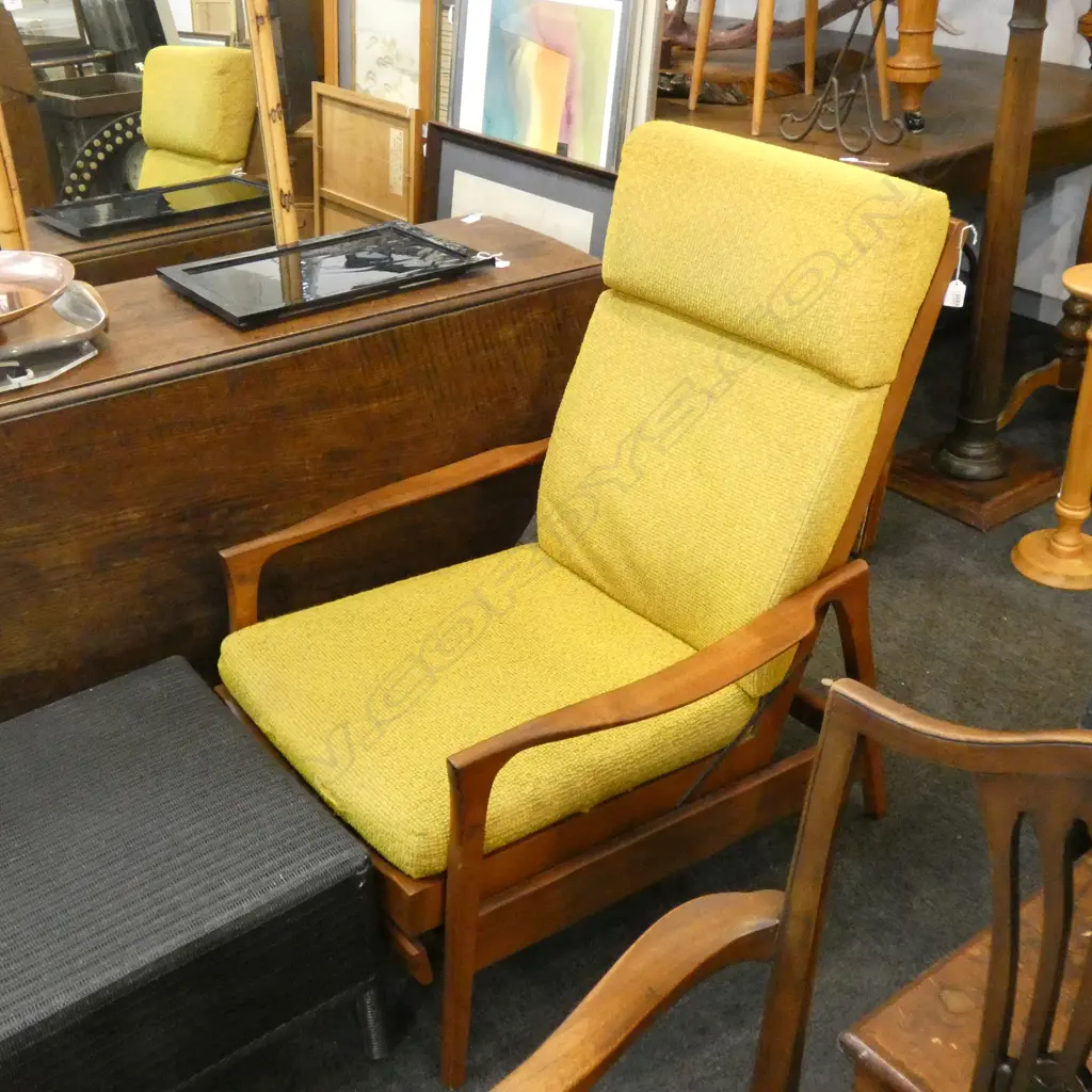 MID CENT. / RETRO CHAIR (RECLINES w. FOOTREST) Image 1++