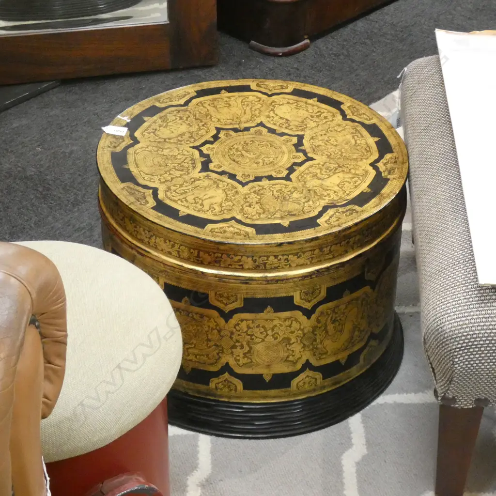 LARGE GILDED BLACK LACQUER ORIENTAL SIDE TABLE / BOX 475mm dia H.355mm Image 1++