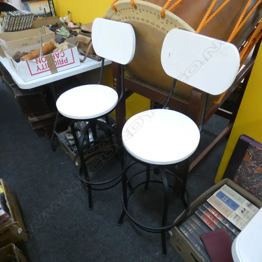 PR WHITE PAINTED WOOD & METAL BAR STOOLS Image 1++