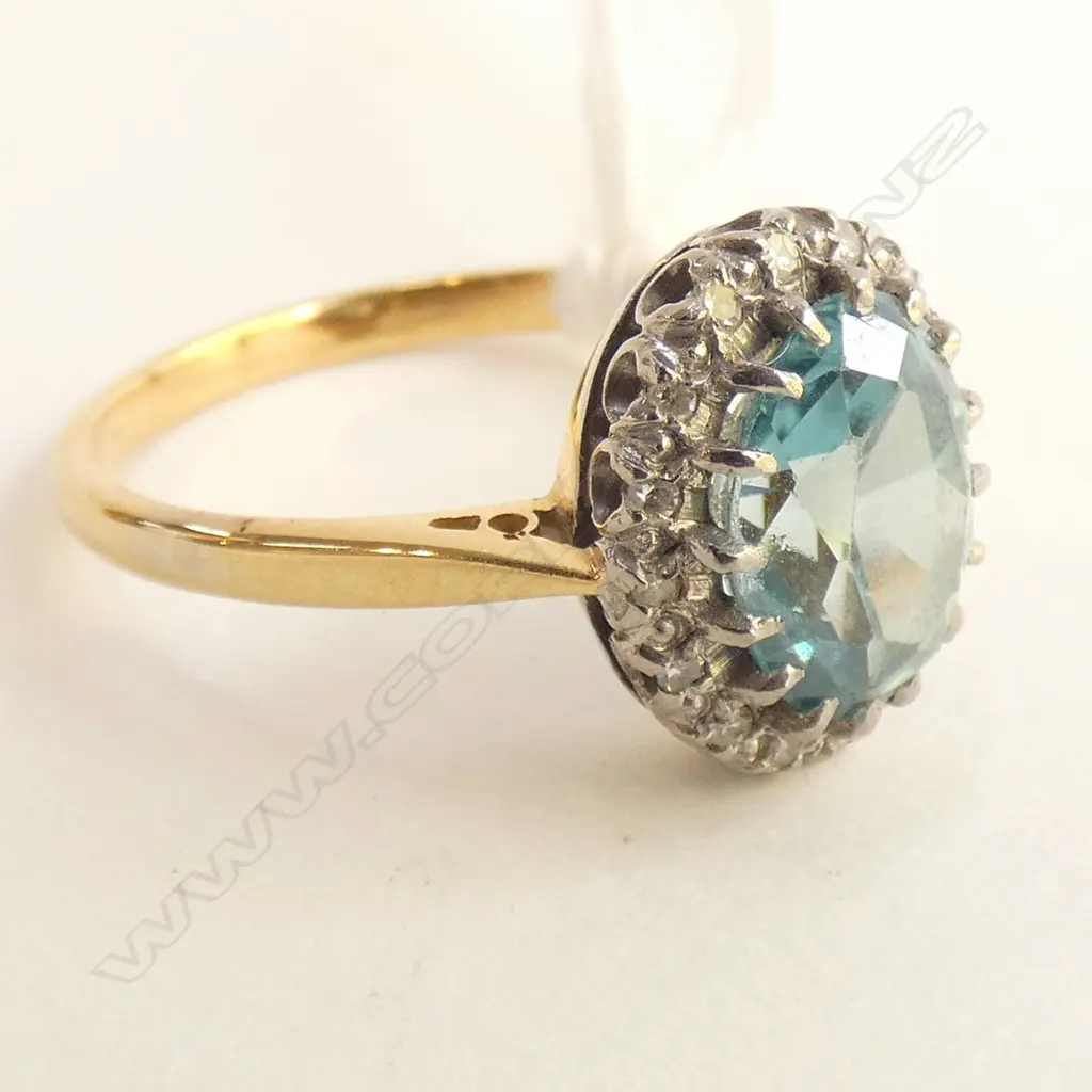 18CT GOLD BLUE ZIRCON ? WITH SINGLE CUT DIAMOND CLUSTER RING Image 1++