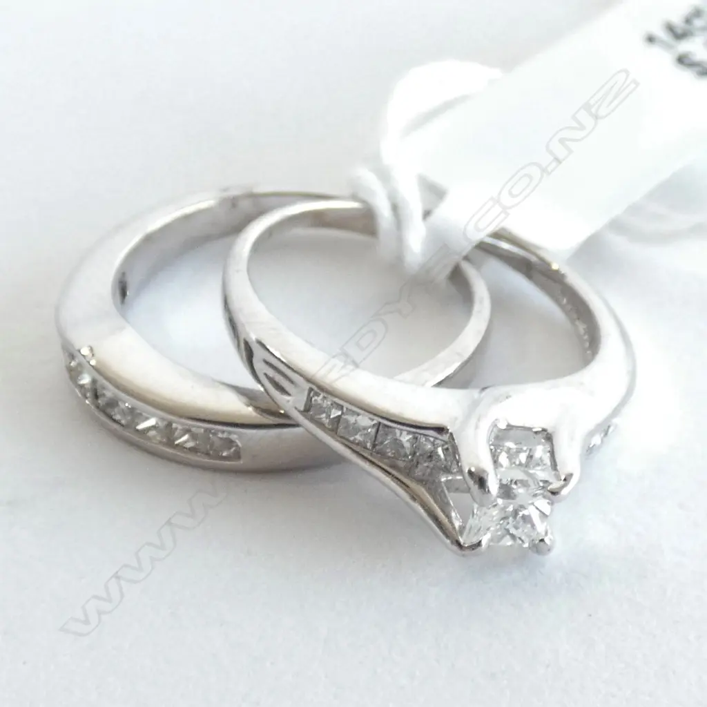 14CT WG SOLITAIRE RING SET 1 X 20PT PRINCESS DIAM, 19 X 3.7PT PRINCESS DIAM, 5.2G Image 1++