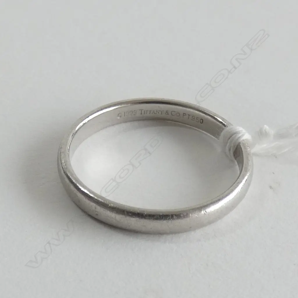 PLATINUM WEDDING BAND 5.1GMS TIFFANY & CO HALLMARKED Image 1++