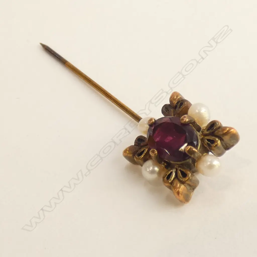 9CT GOLD (TESTED) STICK PIN W GARNET & SEED PEARLS  Image 1++