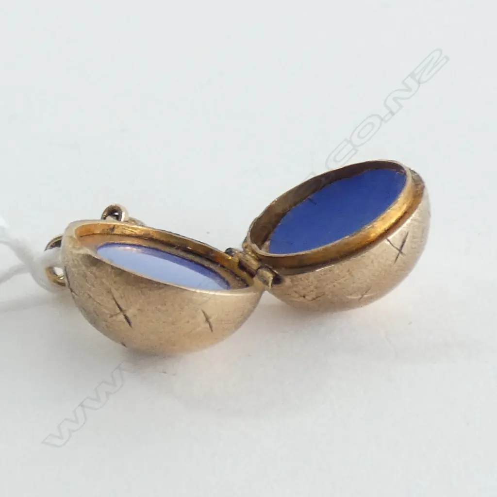9CT GOLD BALL LOCKET 4.74gm Image 1++