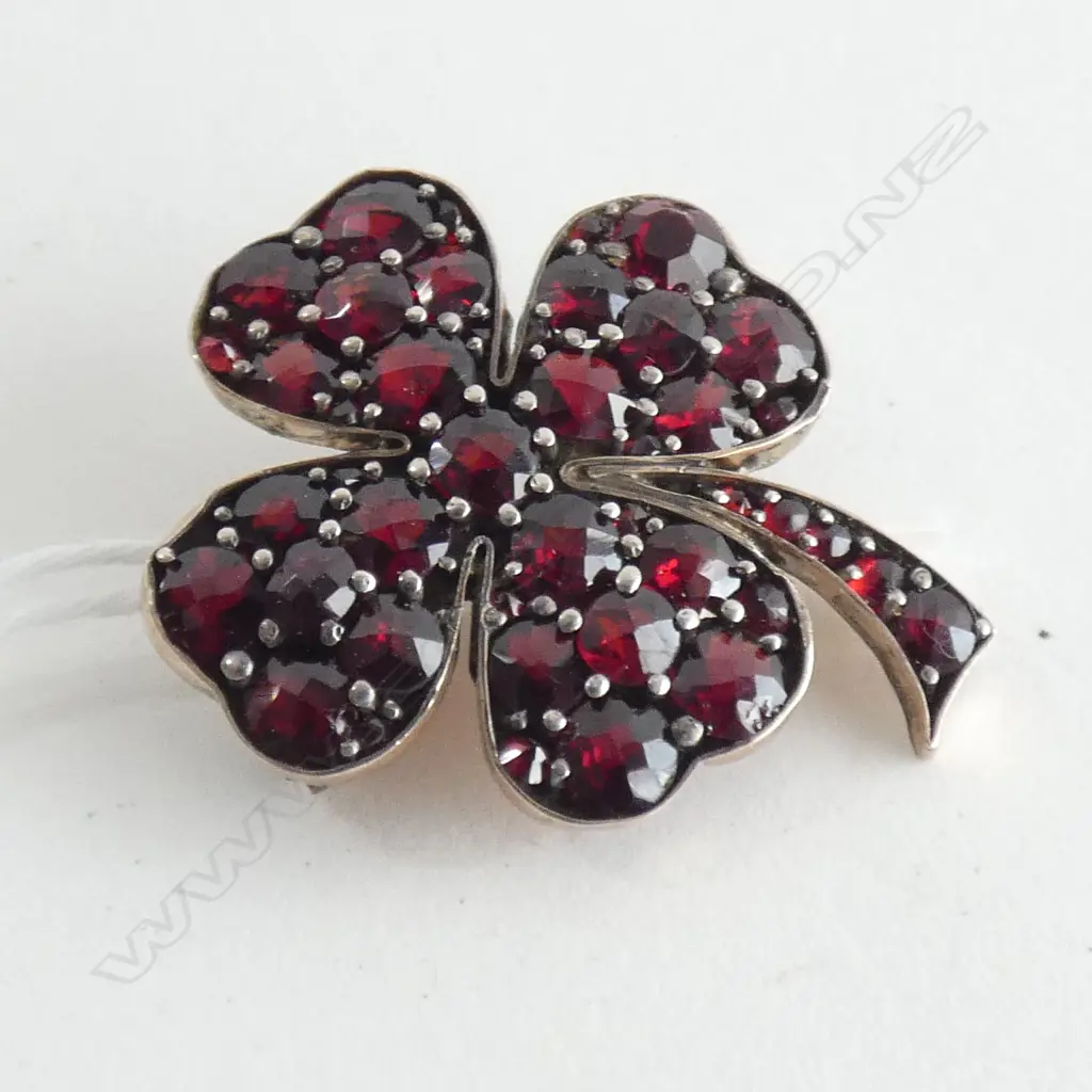SILVER AND GOLD BOHEMIAN GARNET FOUR LEAF CLOVER BROOCH Image 1++