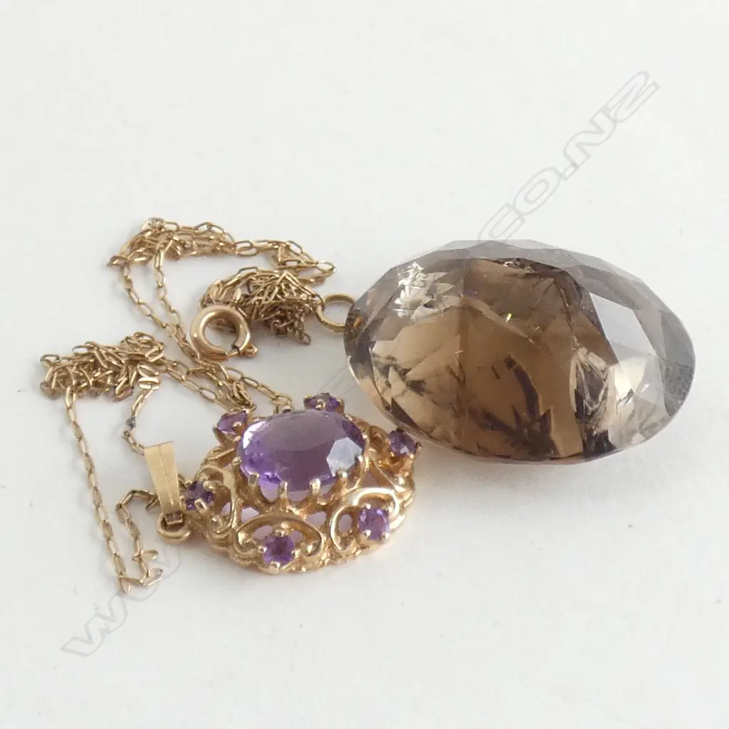9CT GOLD AMETHYST PENDANT AND CHAIN 3.18gm  PLUS DAMAGED SMOKEY QUARTZ Image 1++