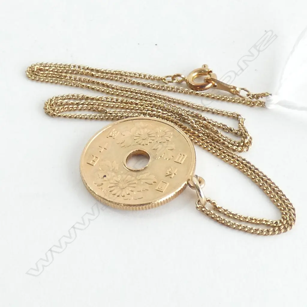 GOLD PLATED JAPANESE 50 YEN COIN ON GILT METAL CHAIN Image 1++