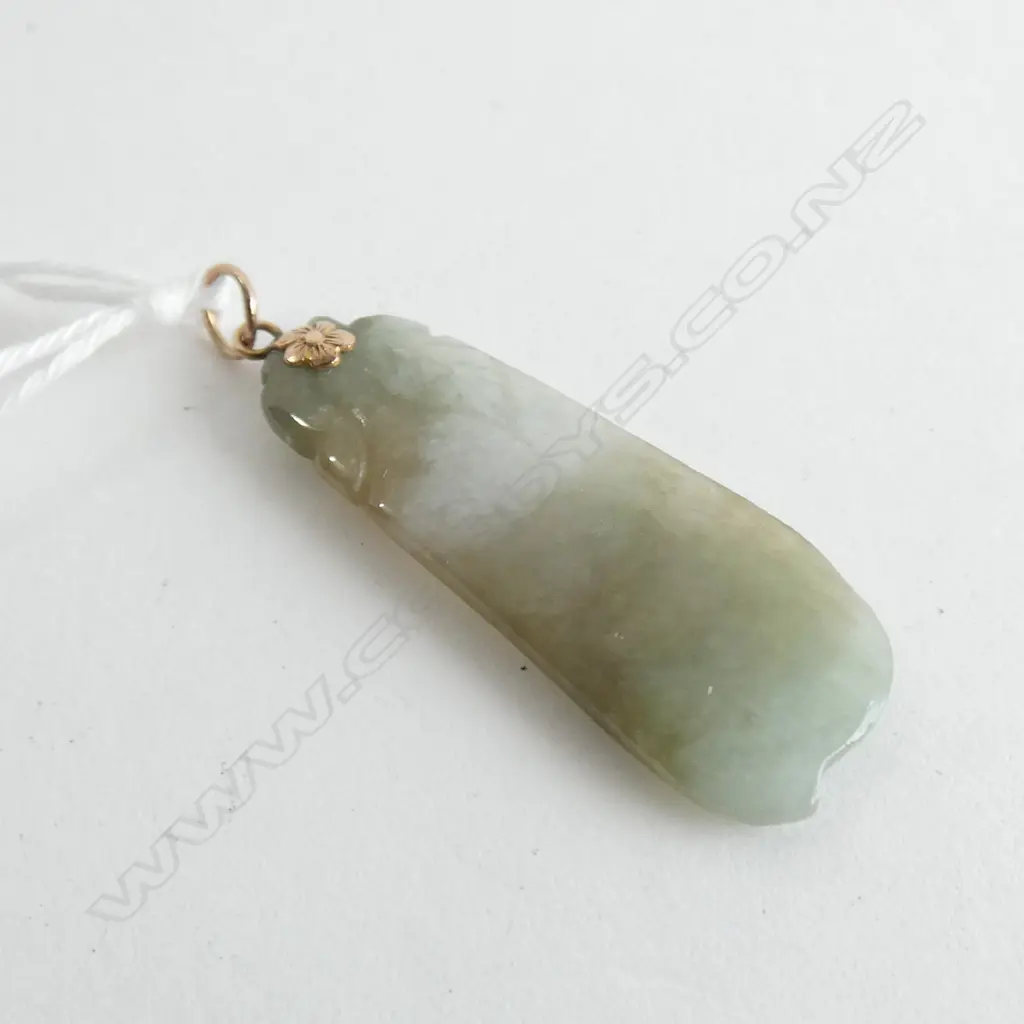 1 JADE 'GREEN PEA' PENDANT L 40MM Image 1++