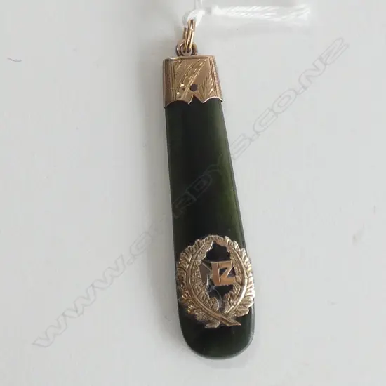 9CT VINTAGE NEPHRITE PENDANT  NZ WREATH