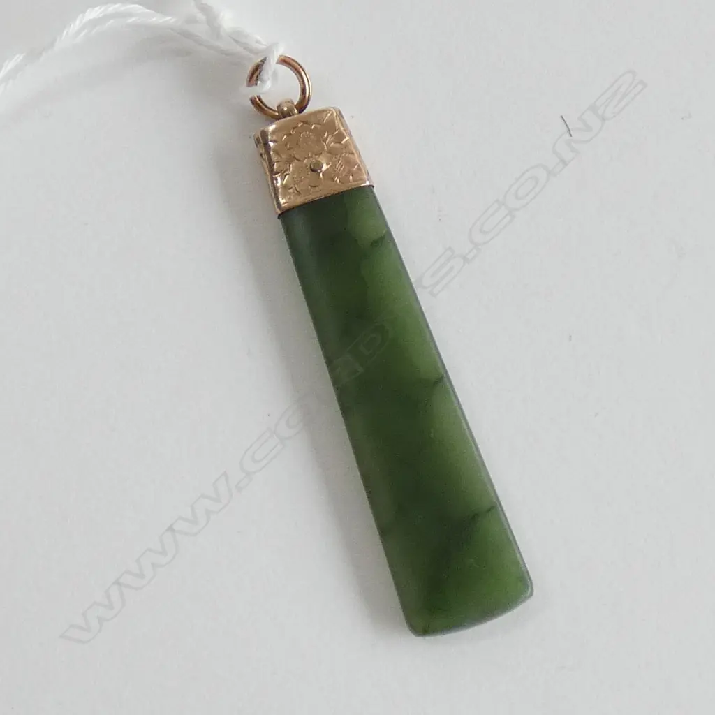 9CT VINTAGE NEPHRITE PENDANT  MAKER'S MARK 'AW' Image 1++