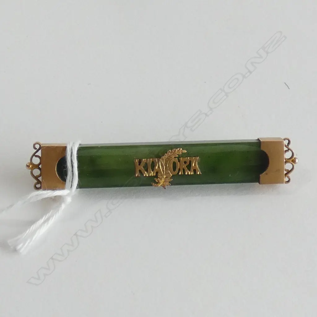 GOLD & NEPHRITE 'KIA ORA' BAR BROOCH Image 1++