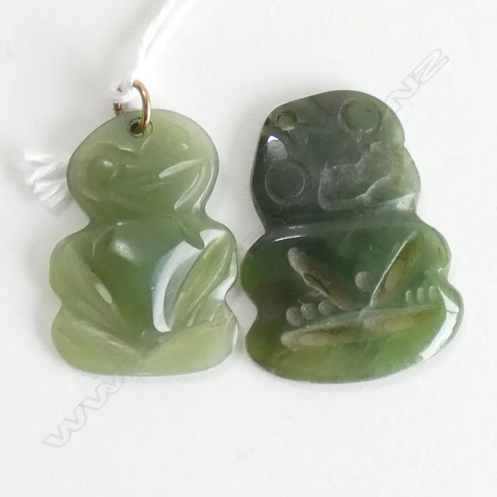 2 VINTAGE SMALL NEPHRITE HEI TIKI Image 1++