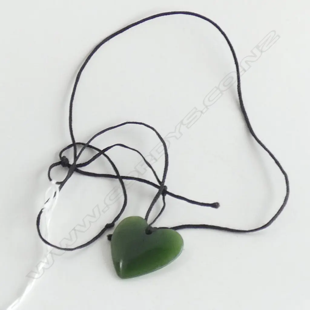 POUNAMU HEART PENDANT Image 1++
