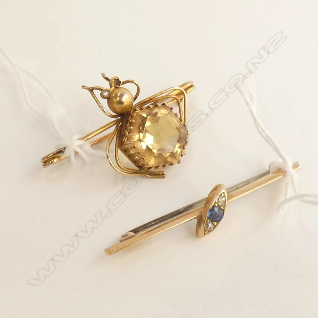 9CT GOLD BUG BROOCH W STONES (A/F) + 9CT TESTED BROOCH W STONES Image 1++