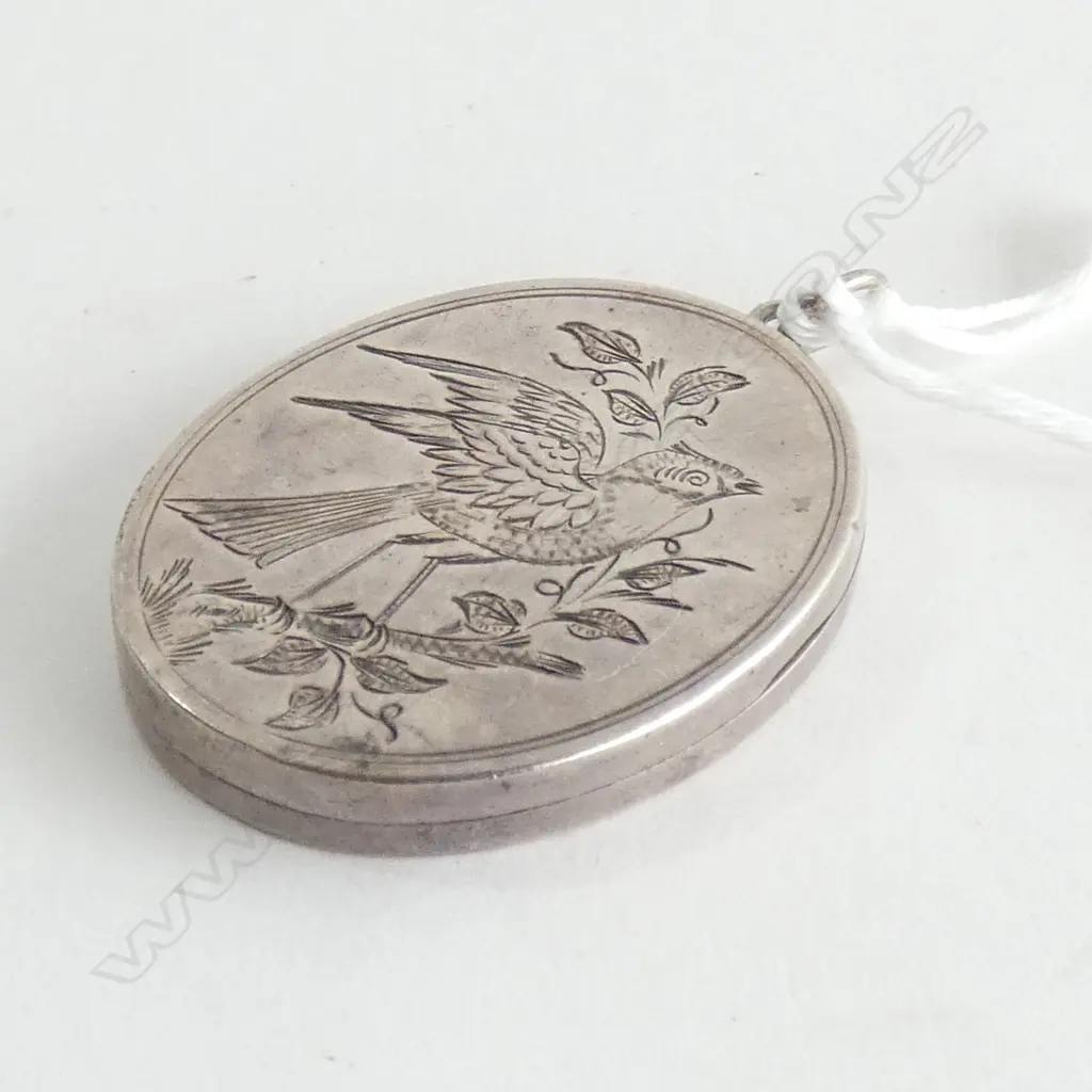 ANTIQUE SILVER LOCKET Image 1++