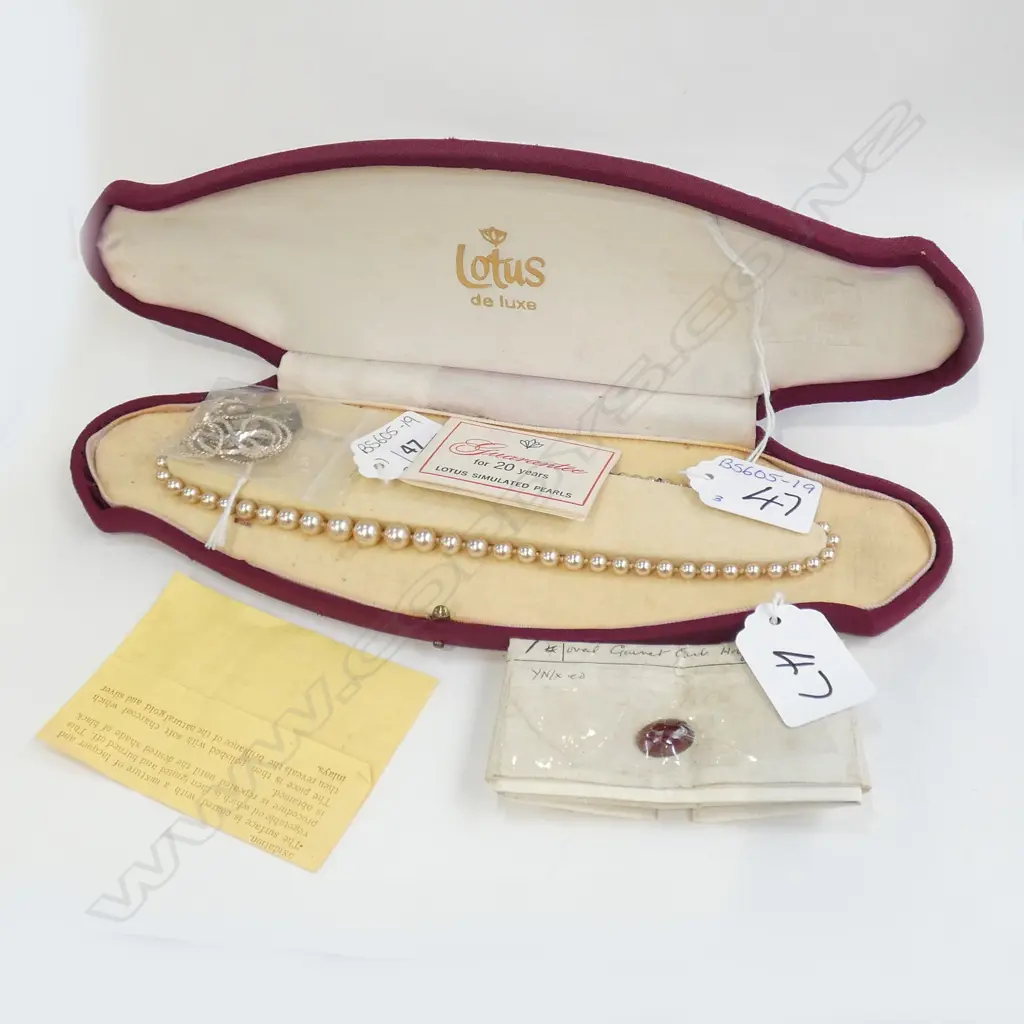 ASST SILVER PENDANTS/CHAINS(AF)/HOLLOW OVAL GARNET CABOCHON/BOXED SIMULATED PEARLS Image 1++