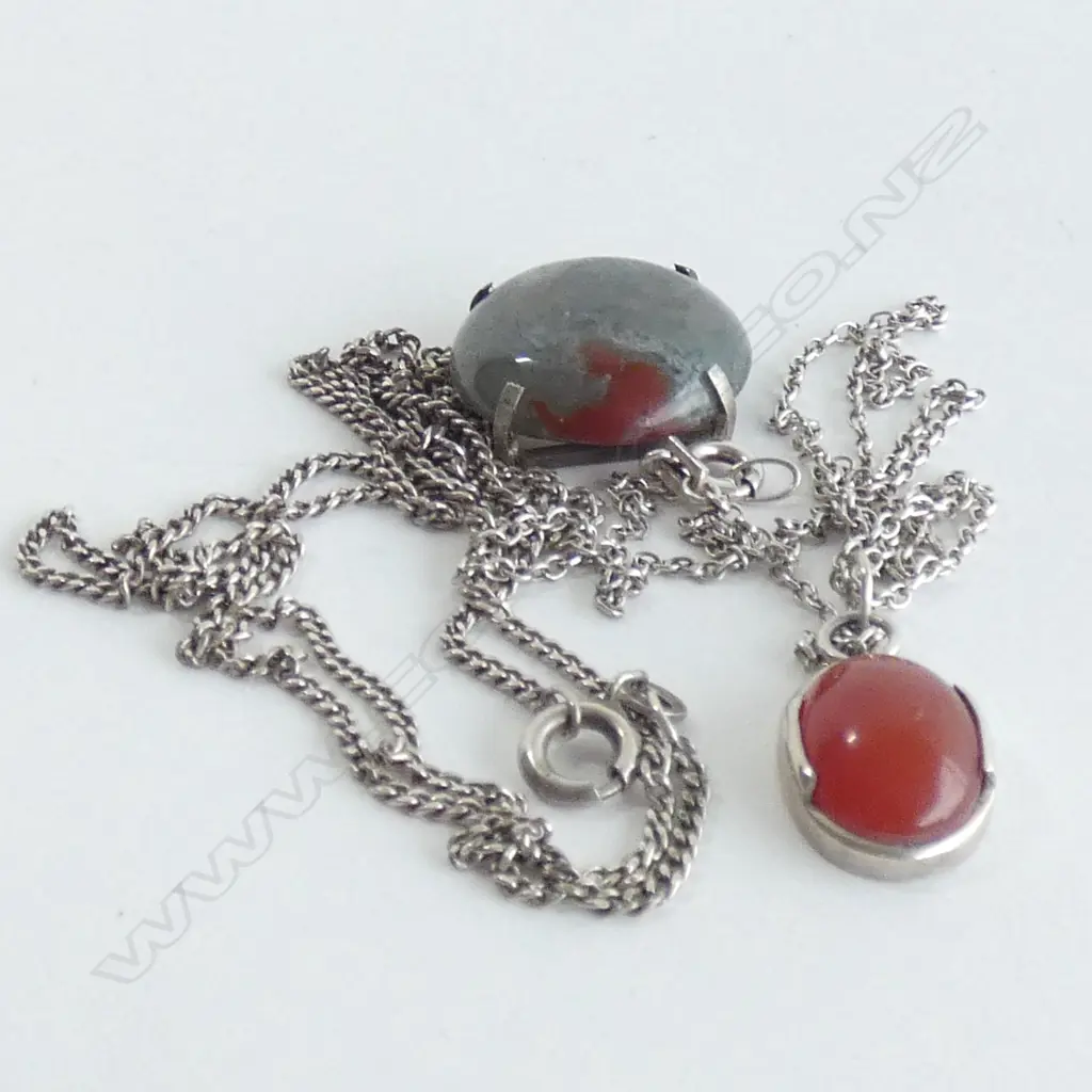 TWO AGATE & SILVER PENDANTS WITH CHAINS Image 1++