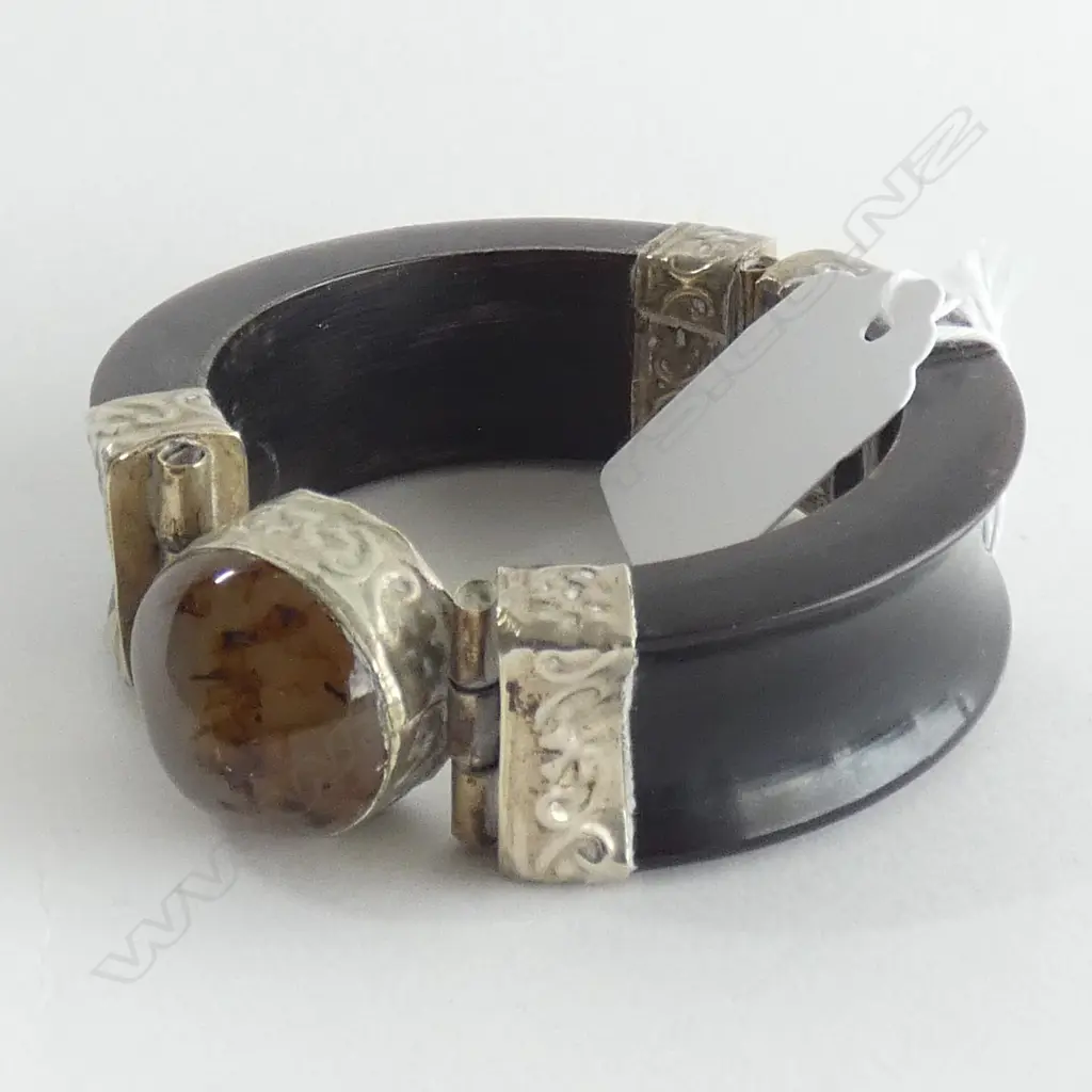 WIDE BAND INDIAN BANGLE WITH LARGE AGATE  Image 1++