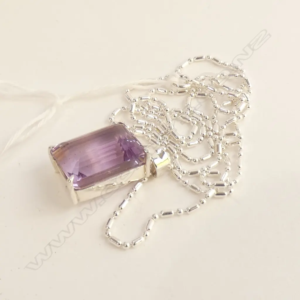 AMETHYST & SILVER PENDANT & CHAIN  Image 1++