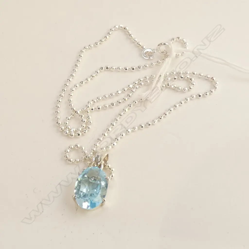 BLUE TOPAZ & SILVER PENDANT & CHAIN Image 1++