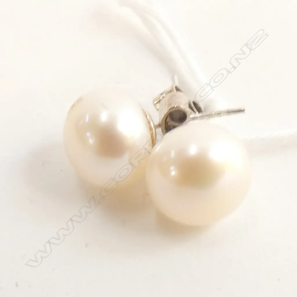 PEARL & SILVER STUD EARRINGS  Image 1++