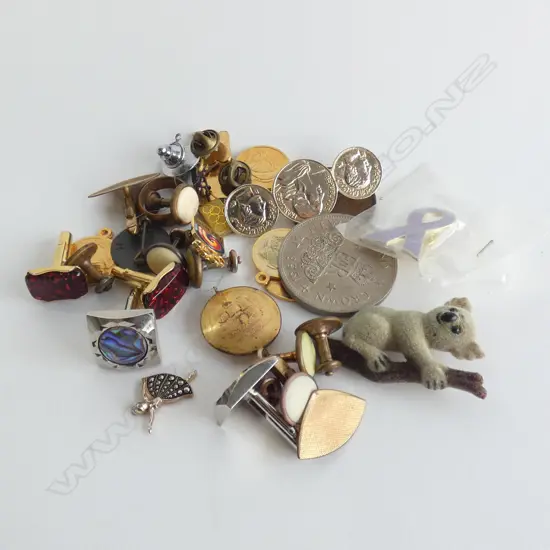 BAG ASST CUFF LINKS & BADGES