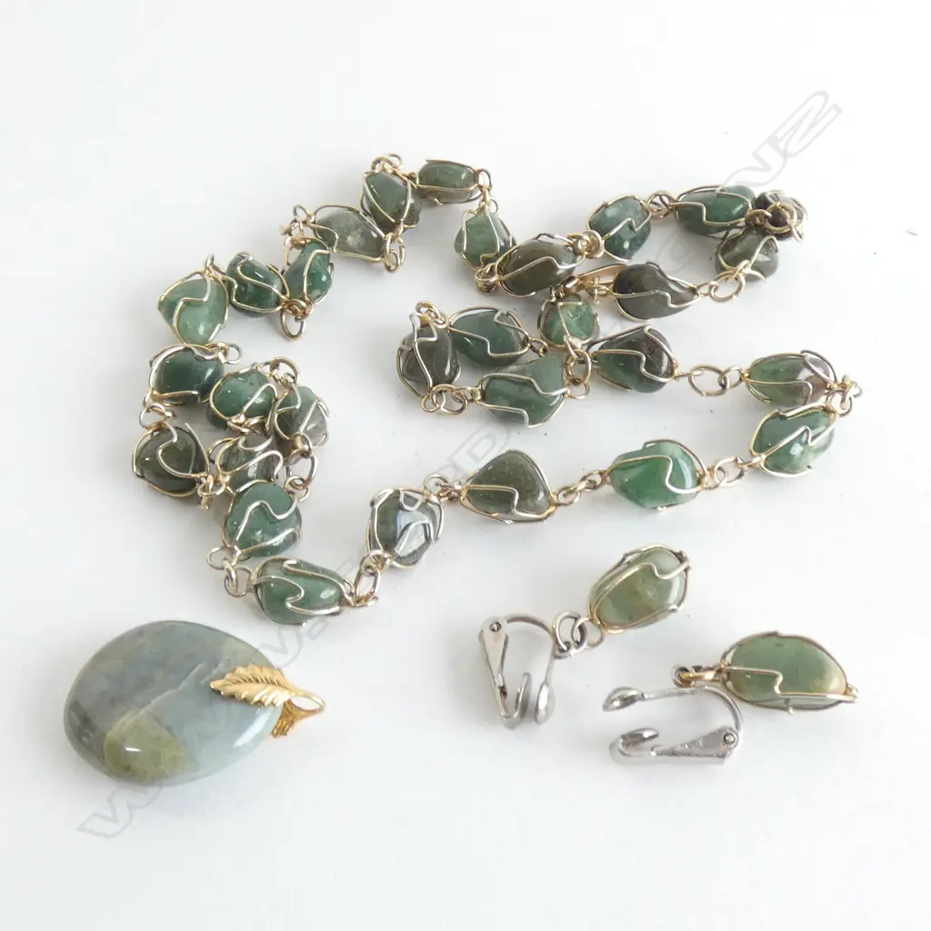 JADE (?) GOLD PLATED NECKLACE EARRINGS & PENDANT  Image 1++