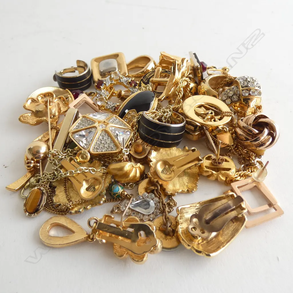 ASST. GOLD TONE JEWELLERY  Image 1++