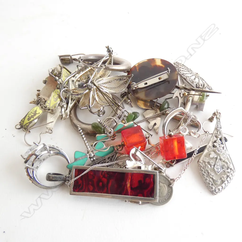 ASST. STG & COSTUME JEWELLERY 122 GRAMS Image 1++