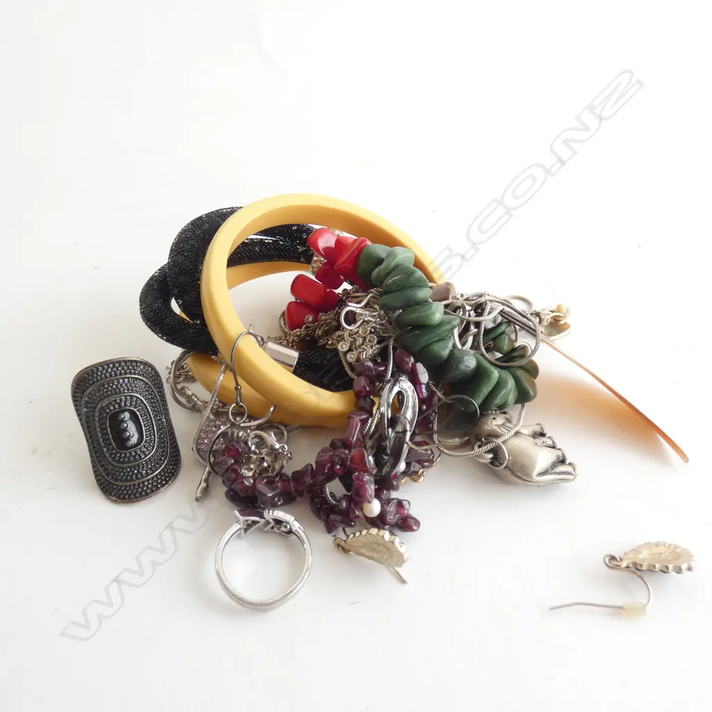 ASST. COSTUME JEWELLERY Image 1++