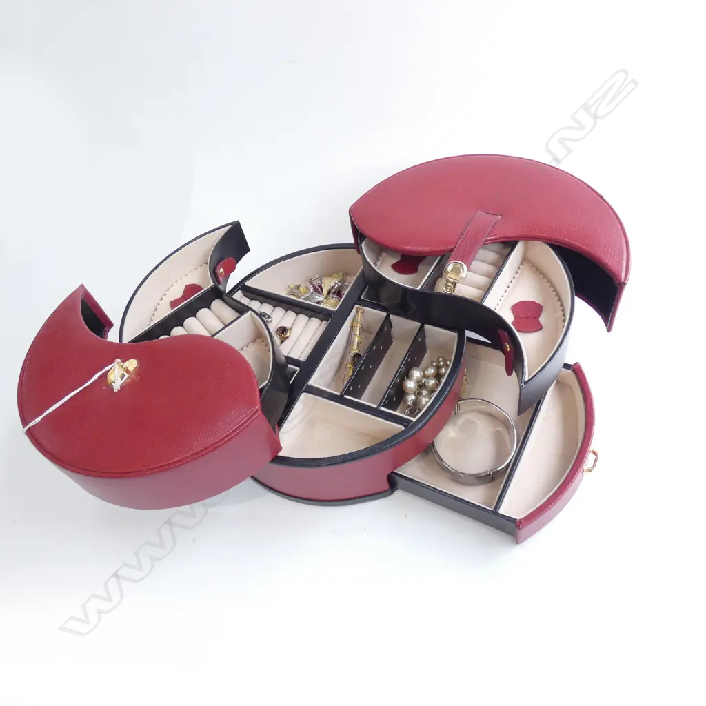 RED JEWELLERY BOX & COSTUME CONTENTS 200mm dia  Image 1++